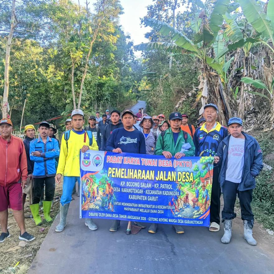 PADAT KARYA TUNAI DESA KARANGTENGAH WUJUDKAN JALAN BERSIH DAN EKONOMI BERGERAKK !!